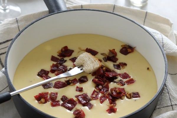 Fondue au crumble de viande séchée